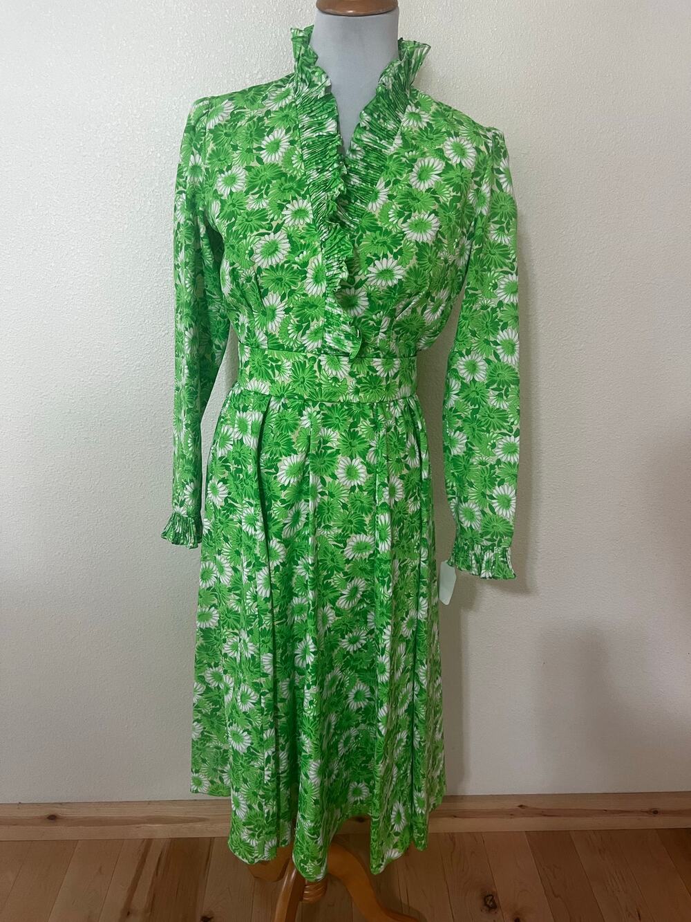 Vintage 1970s green floral ruffle long sleeve matching belt shirt dress SMALL